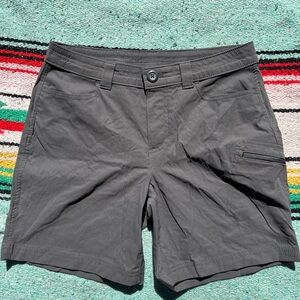 Gray Eddie Bauer shorts with pockets and zipper - stretchy and breathable
Size 4